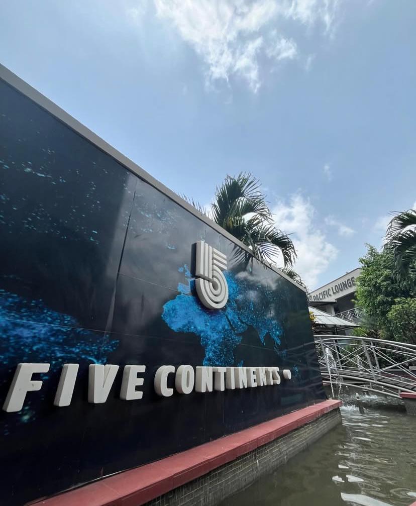 Five continent restaurant